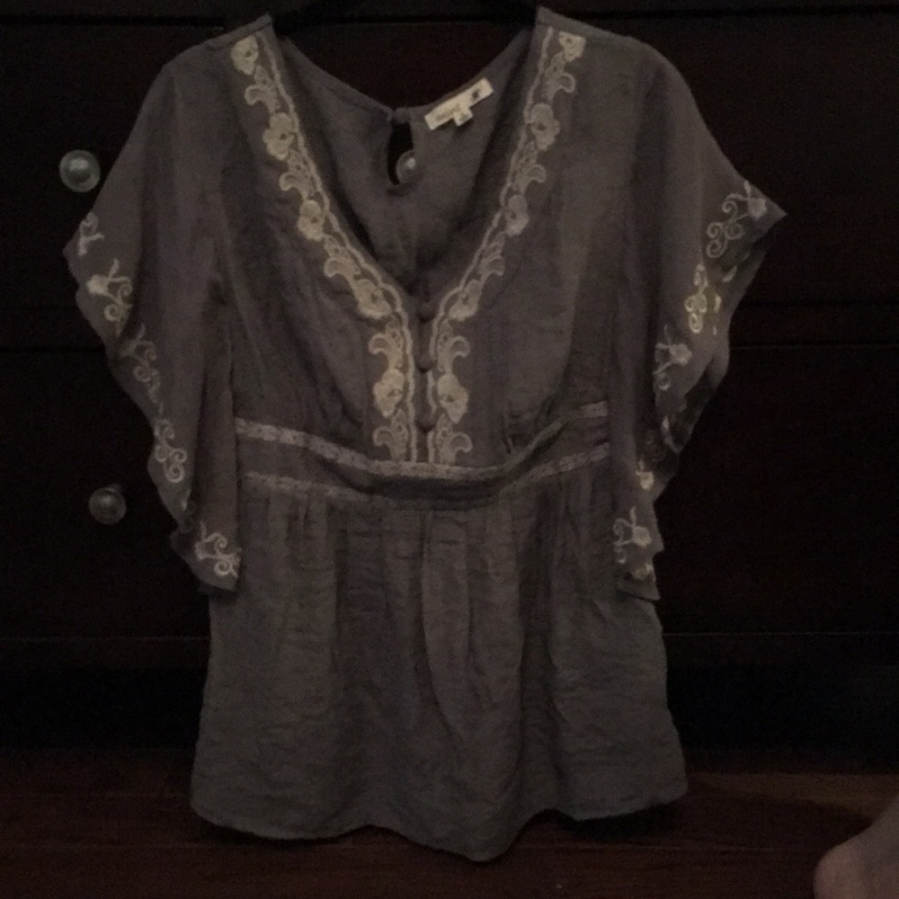 A super cute open v-neck with butterfly sleeves!